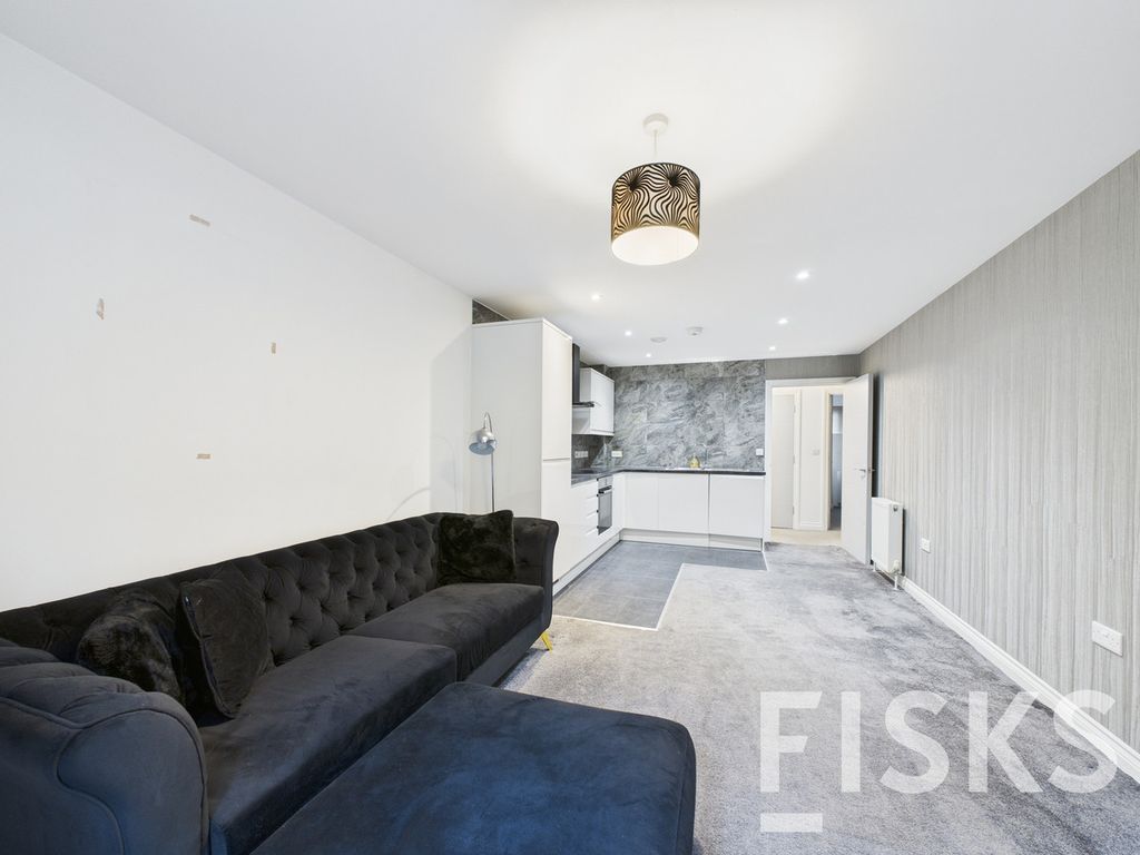 2 bed flat for saleCatherine Road, Benfleet SS7 photo 5