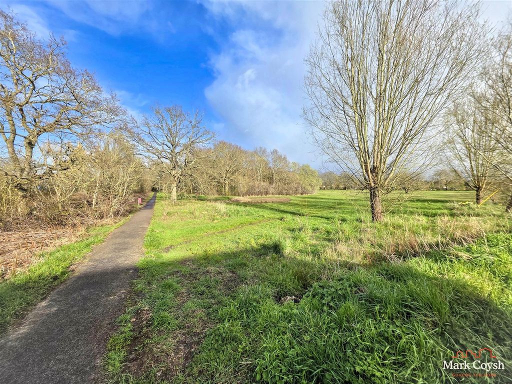 Additional image 13 of 1 bed flat for saleWoodfield Close, Ashtead KT21