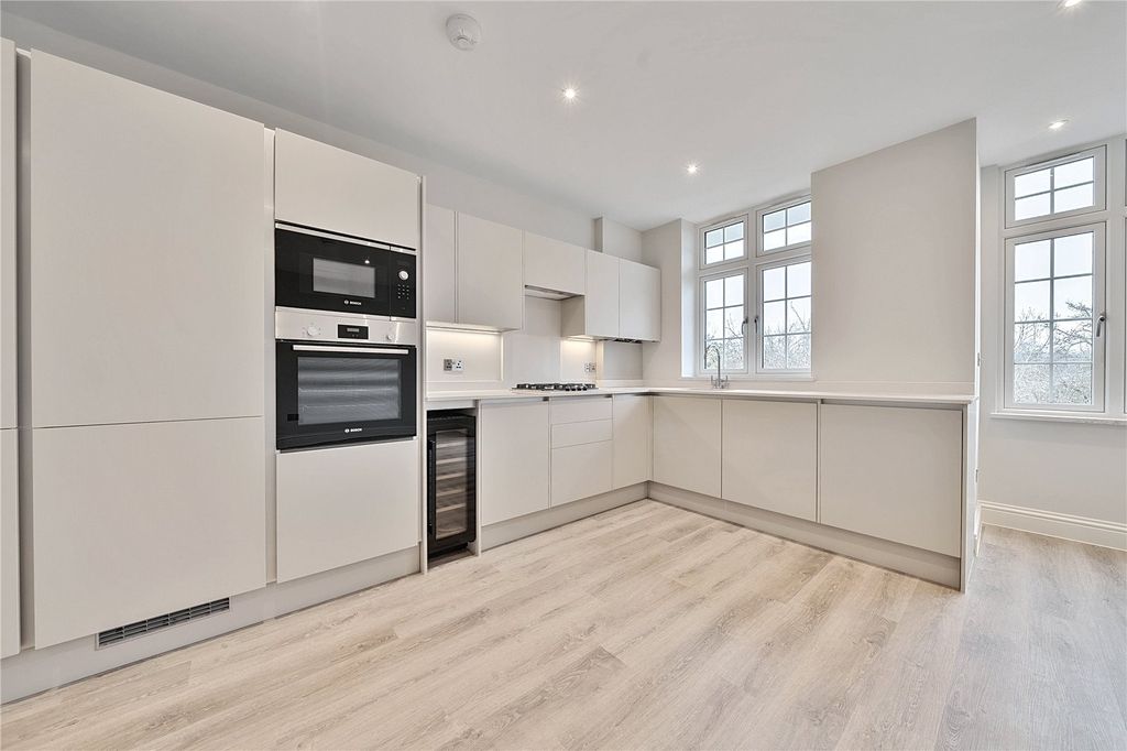 Additional image 4 of 2 bed flat for saleBromley Road, Beckenham BR3