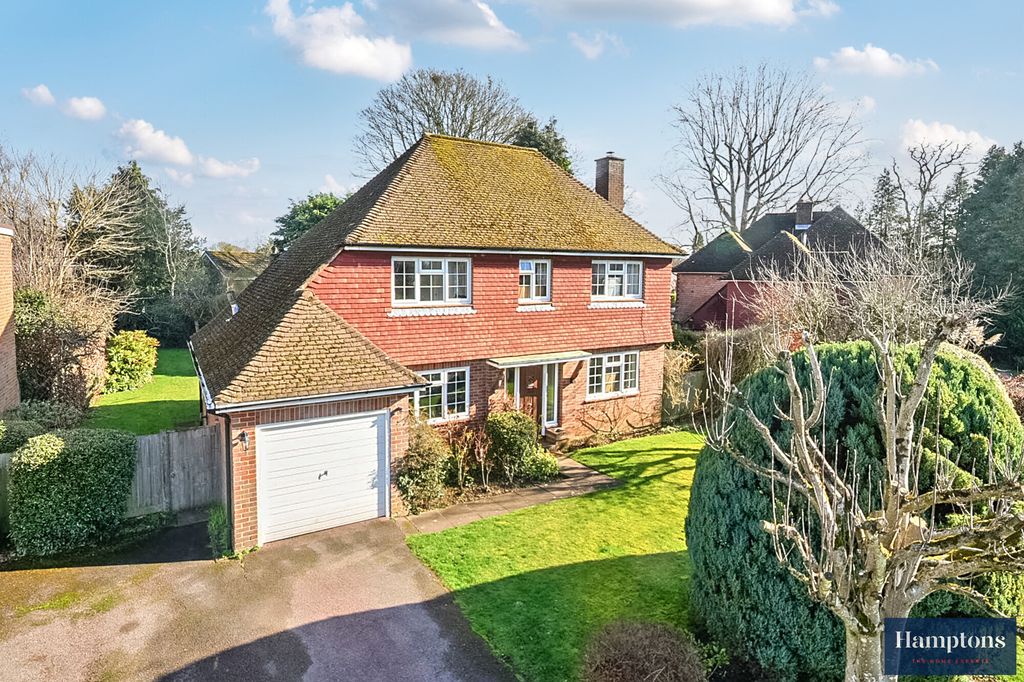 3 bed detached house for saleThe Leys, Amersham HP6