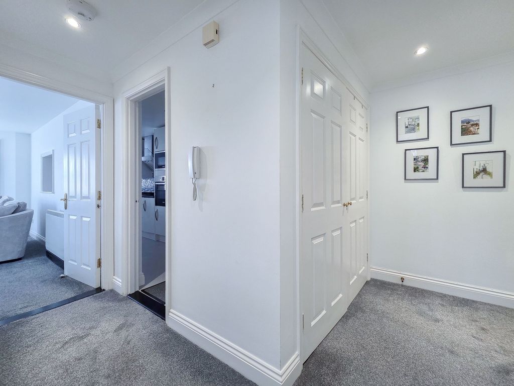 Additional image 4 of 2 bed flat for sale14 Alexandra House, St Helier JE2