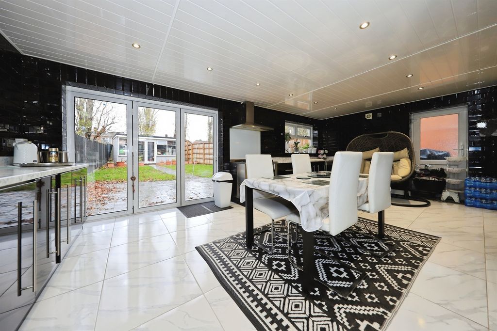 Additional image 2 of 5 bed detached house for saleConstantine Way, Bilston WV14