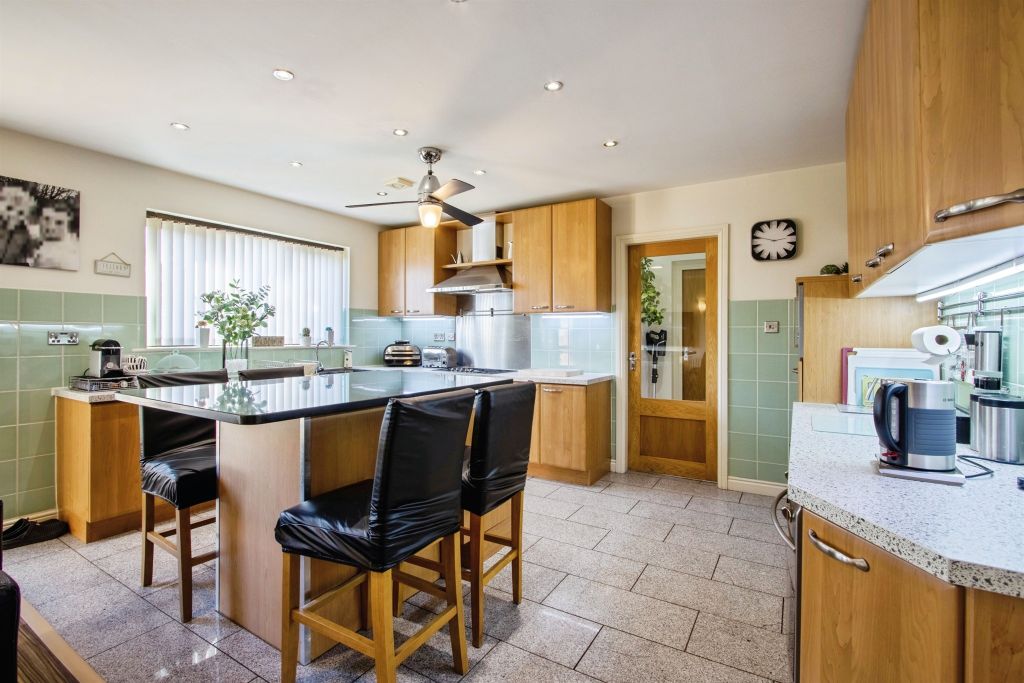 Additional image 3 of 4 bed detached house for saleTipsey Court, Mapplewell, Barnsley S75