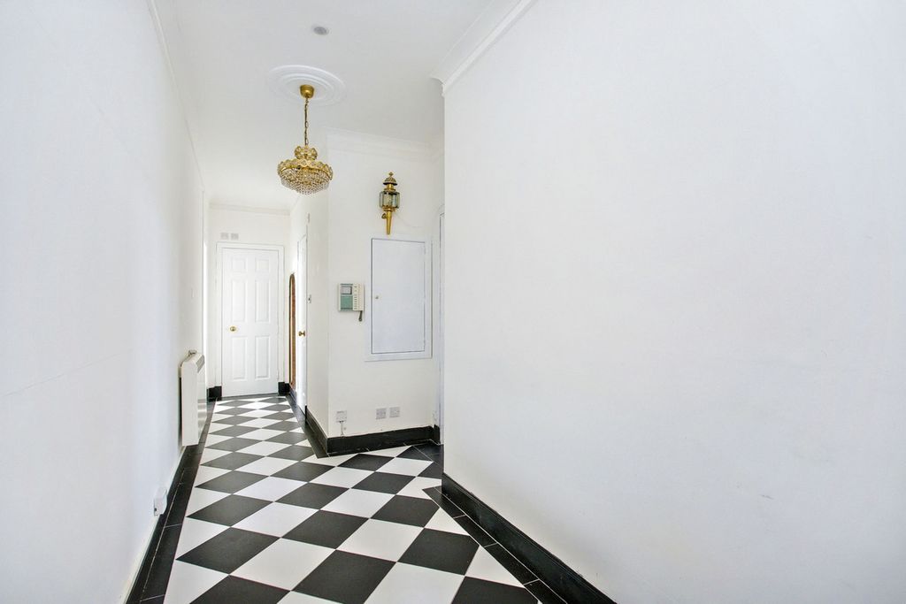 Additional image 5 of 2 bed flat for saleFlat 47, 50 North Bridge, Edinburgh EH1