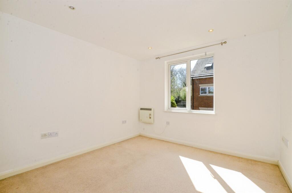Additional image 8 of Roundwood Lane, Harpenden
