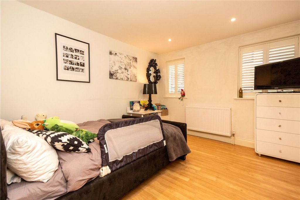 Additional image 7 of 2 bed flat for saleHigh Street, Berkhamsted HP4