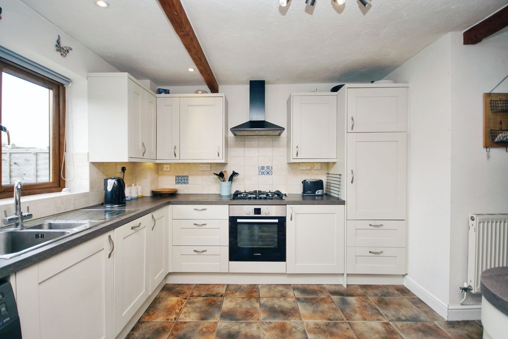 3 bed detached house for saleThe Leys, Berkeley, Gloucestershire GL13 photo 4