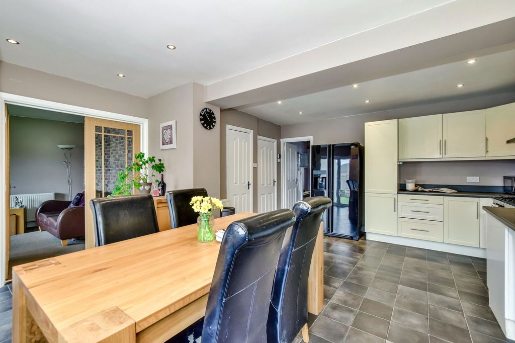 Additional image 8 of 4 bed semi-detached house for saleThe Crescent, Abbots Langley WD5