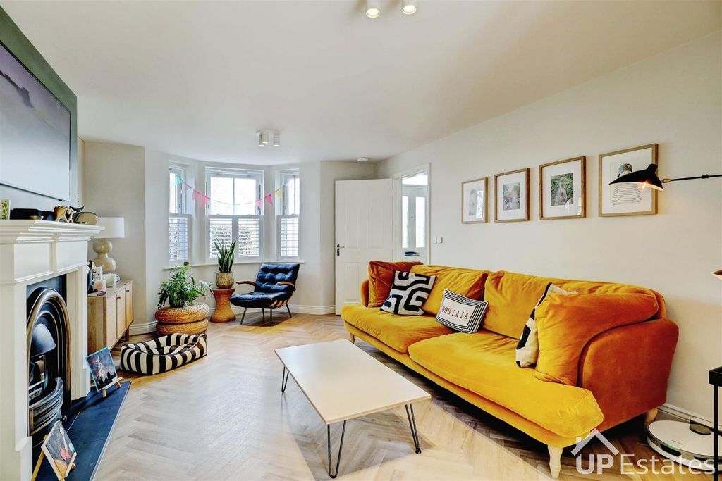 Additional image 3 of 6 bed detached house for saleGleneagles Close, Great Denham, Bedford MK40