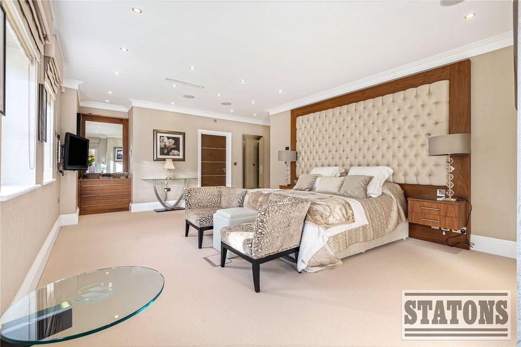 Additional image 13 of 3 bed flat for saleCockfosters Road, Barnet EN4