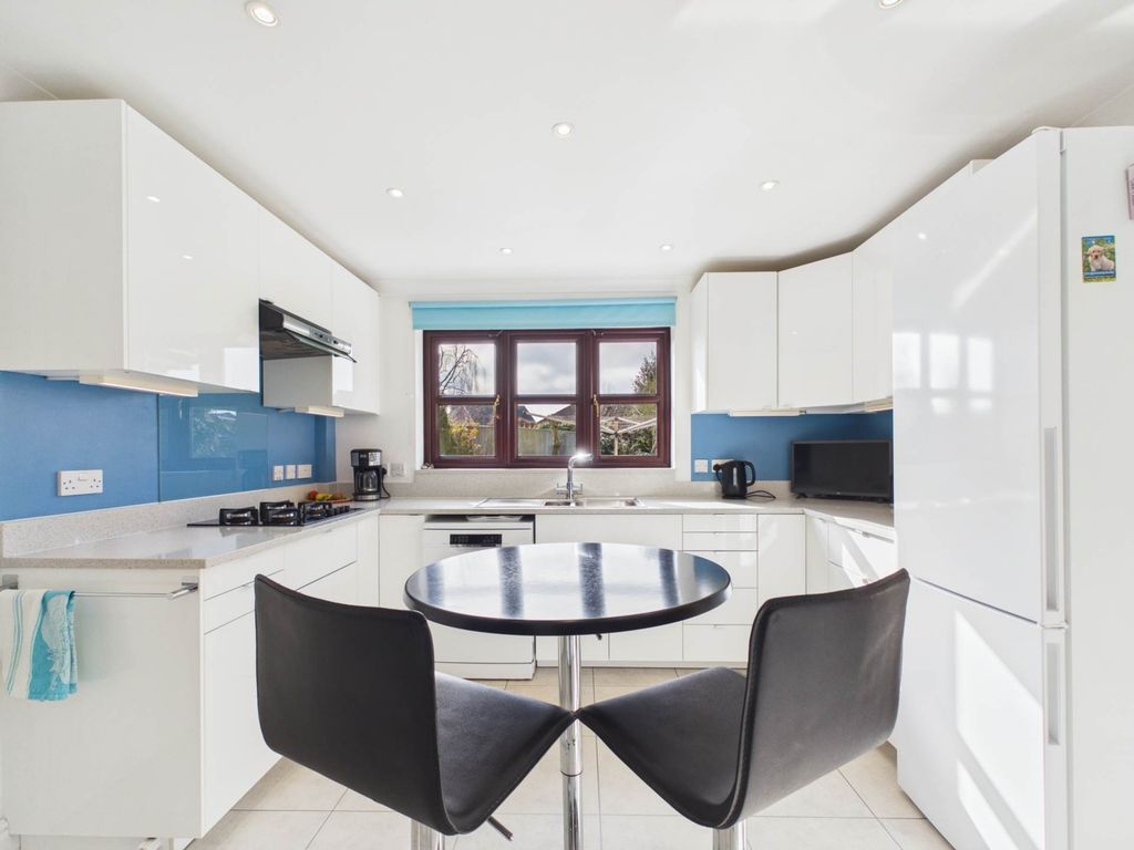 Additional image 7 of 5 bed detached house for saleWilliam Burt Close, Weston Turville HP22