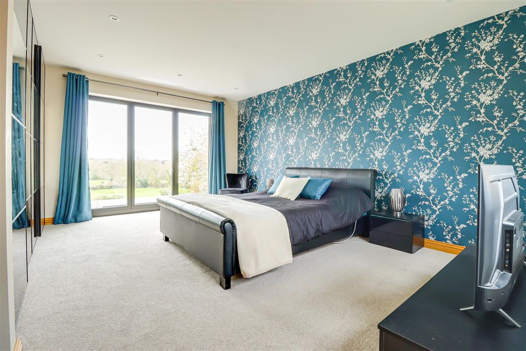 Additional image 16 of 3 bed detached house for saleHaresland Close, Benfleet SS7