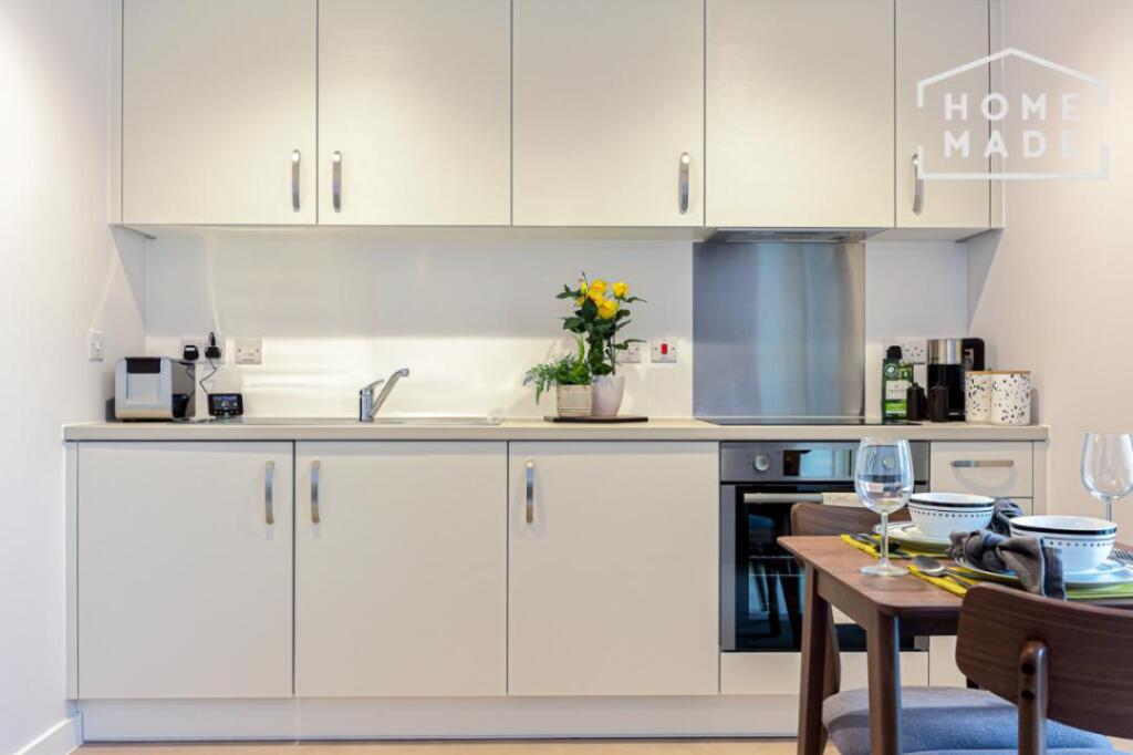 Aston Place, B1
