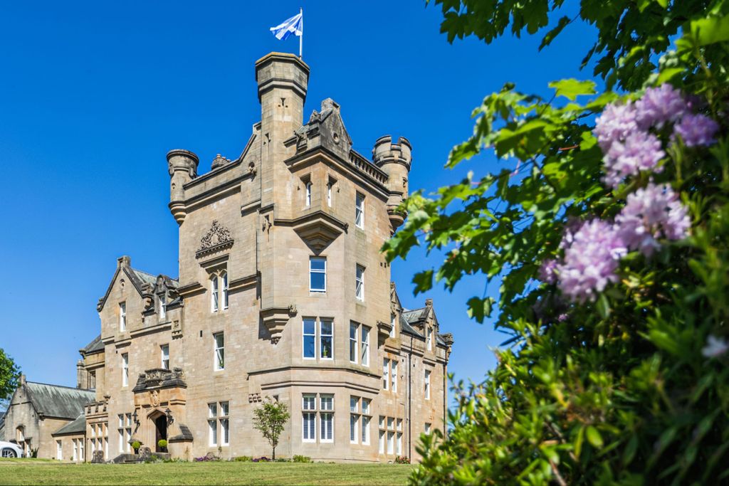 3 bed flat for saleDalnair Castle, Croftamie, Glasgow G63