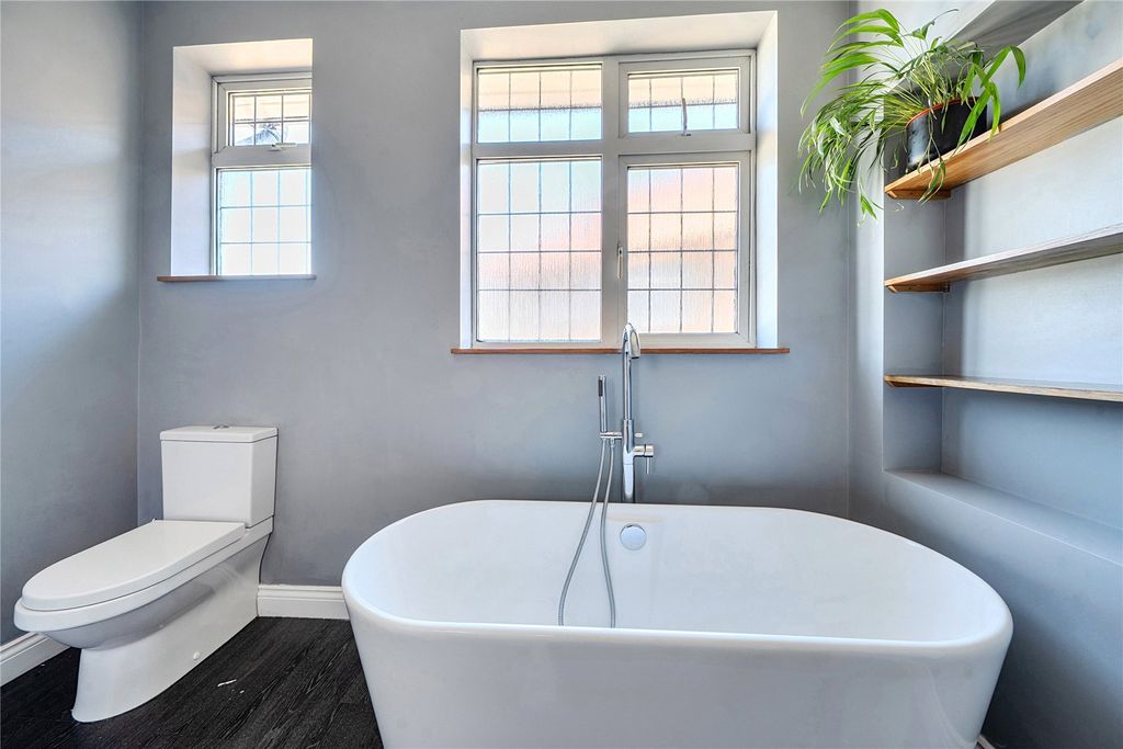 Additional image 16 of 3 bed flat for saleFoxgrove Road, Beckenham BR3