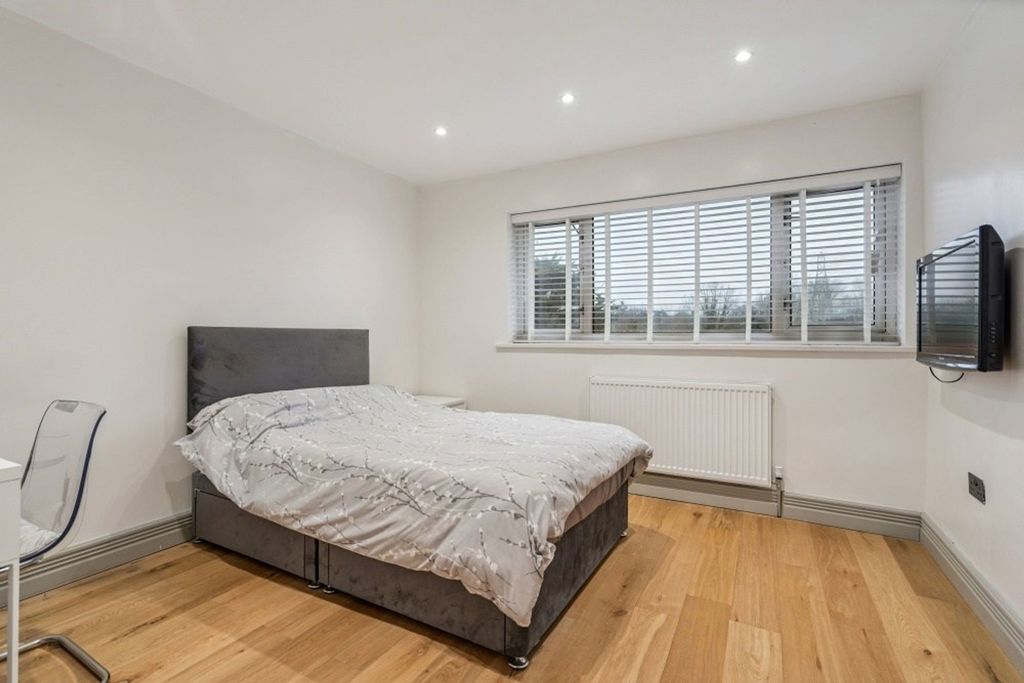 Additional image 15 of 5 bed terraced house for saleAlva Way, Carpenders Park, Watford WD19