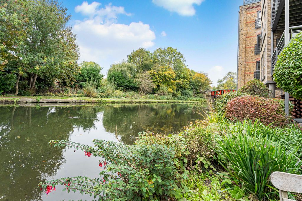 Additional image 8 of 2 bed flat for saleLower Kings Road, Berkhamsted HP4
