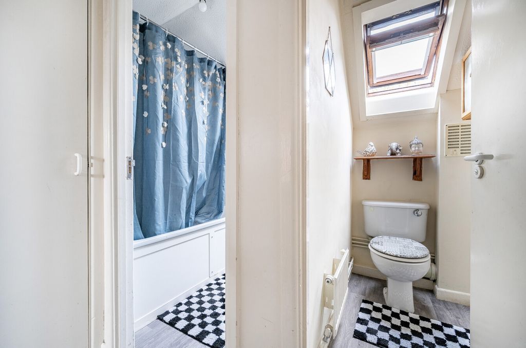 Additional image 9 of 3 bed end terrace house for saleWoking, Surrey GU21