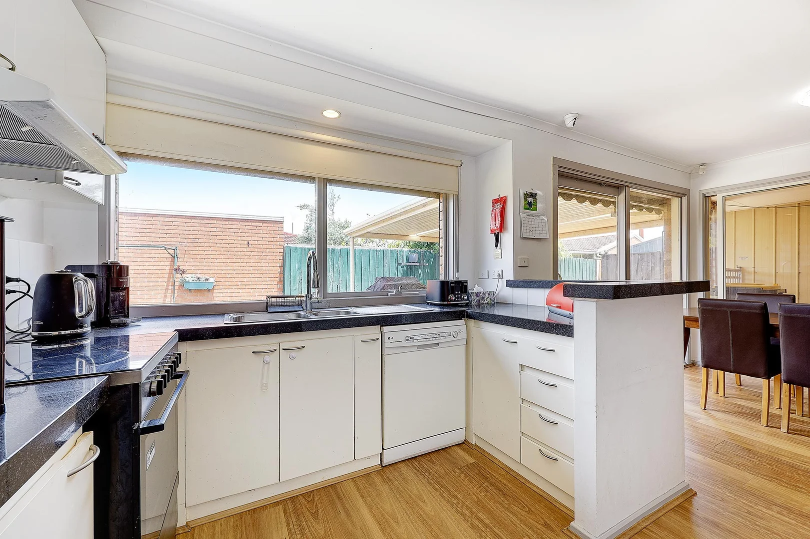 7 Linton Way, Meadow Heights VIC 3048 photo 4