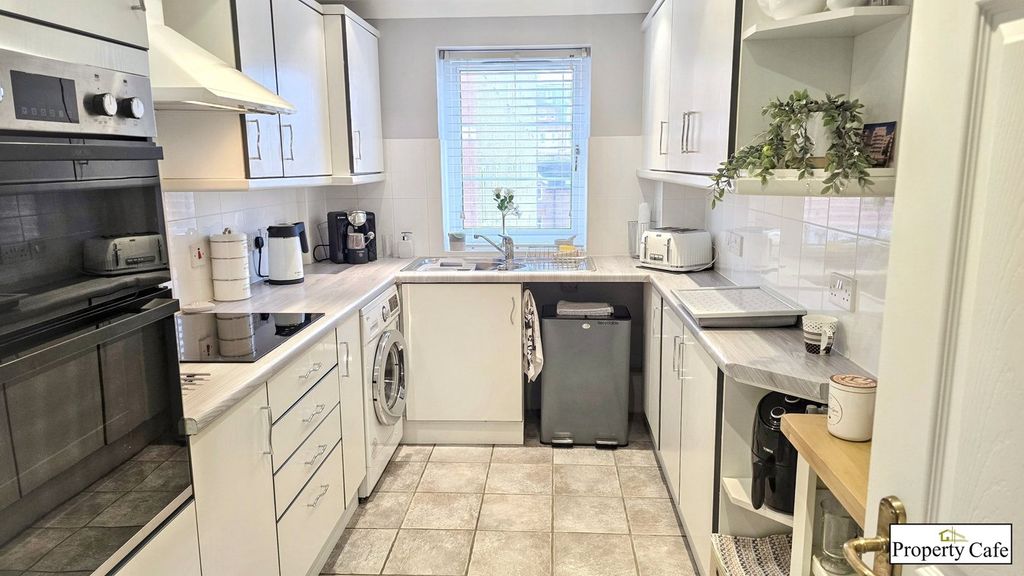 Additional image 6 of 3 bed flat for saleBedford Avenue, Bexhill-On-Sea TN40