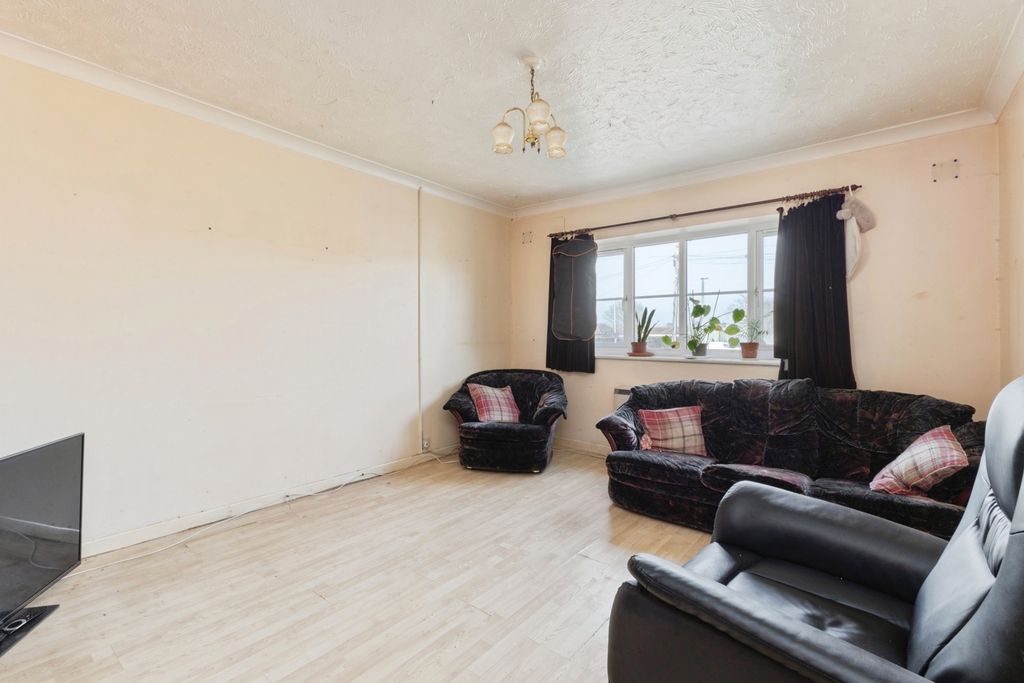3 bed flat for saleStation Road, Attleborough, Norfolk NR17 photo 2