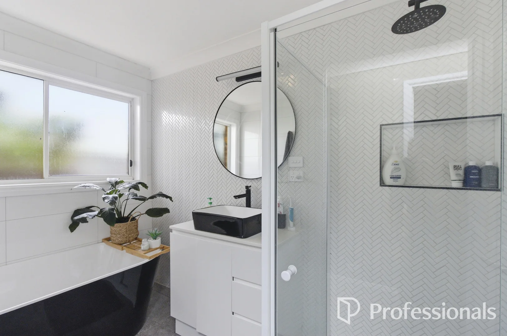 Additional image 7 of 105 Undurra Drive, Glenfield Park NSW 2650