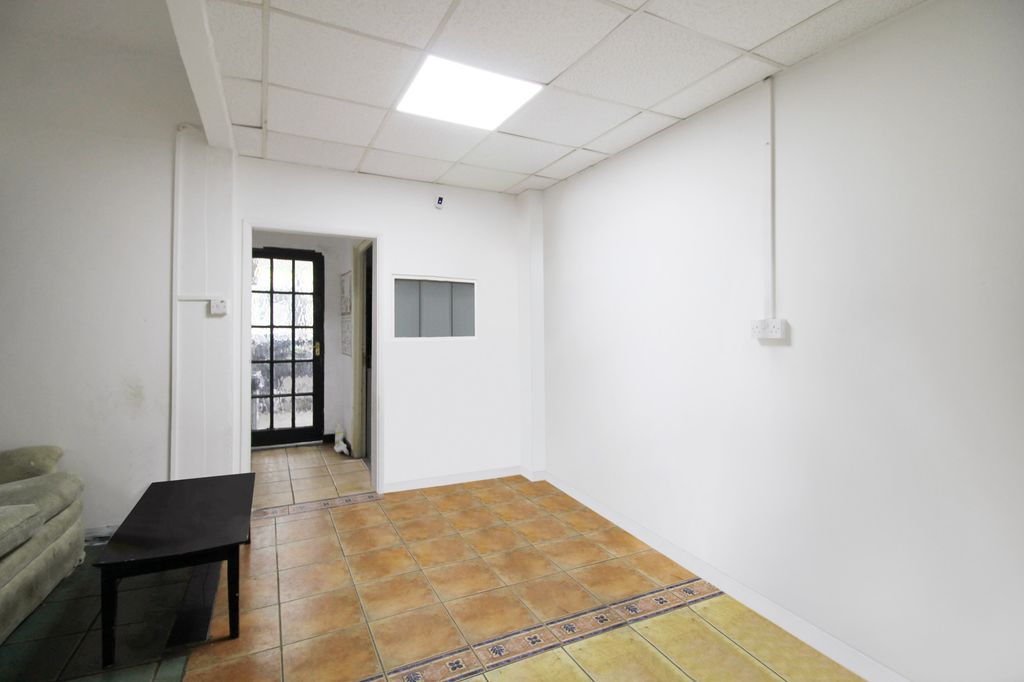 Additional image 7 of 6 bed property for saleUnion Street, Aldershot, Hampshire GU11