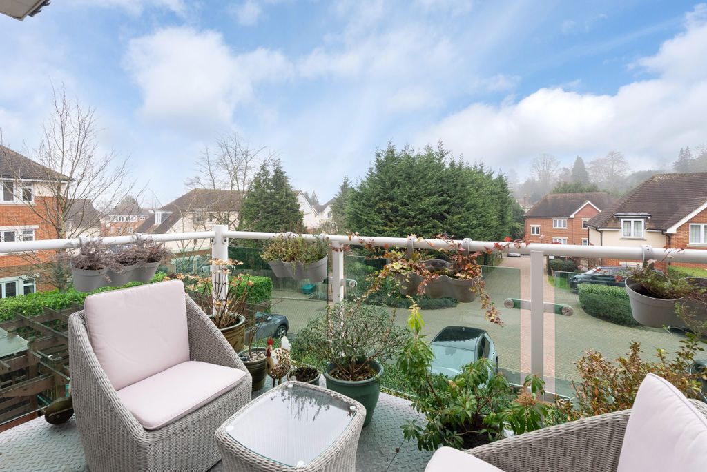 Additional image 3 of 2 bed flat for saleHill View, Dorking RH4