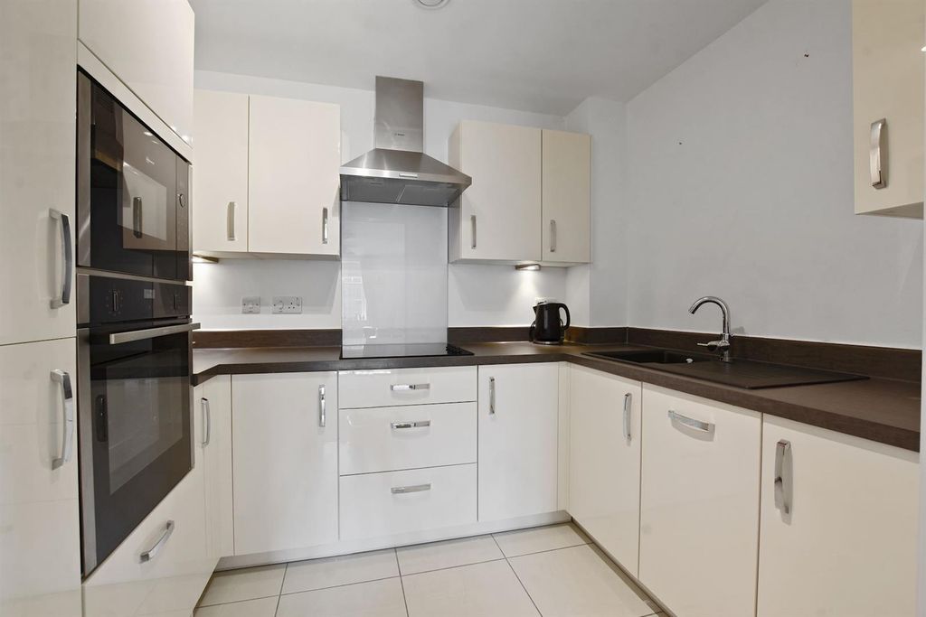 Additional image 2 of 2 bed flat for sale59-61 The Broadway, Amersham HP7