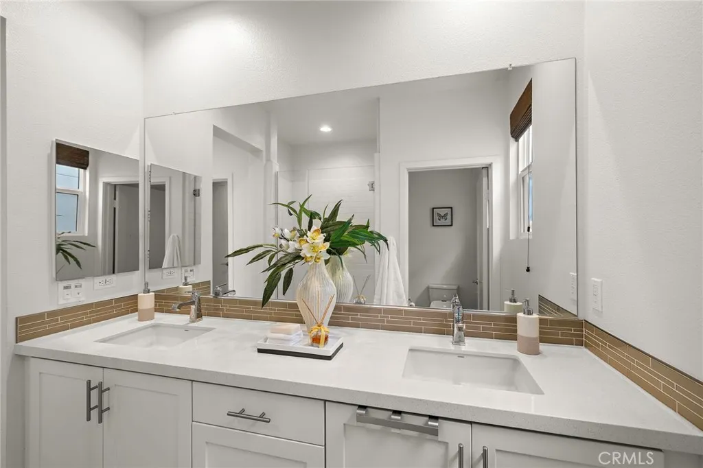 Additional image 41 of 116 Epic, Irvine, CA 92618
