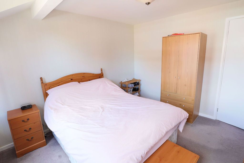 Additional image 9 of 2 bed flat for saleStratford Road, Alcester B49