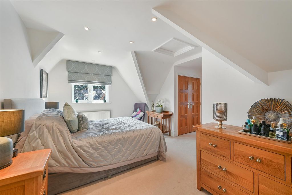 Additional image 18 of 2 bed flat for saleHolly Hill Park, Banstead SM7
