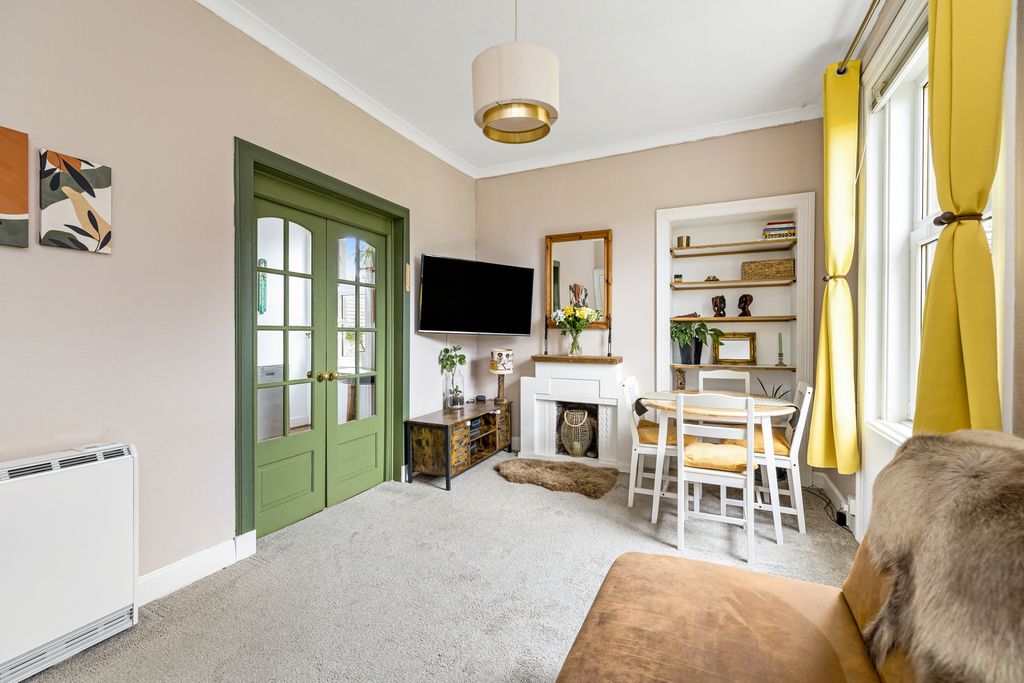 Additional image 2 of 1 bed flat for sale15/8 Belmont Road, Juniper Green, Edinburgh EH14