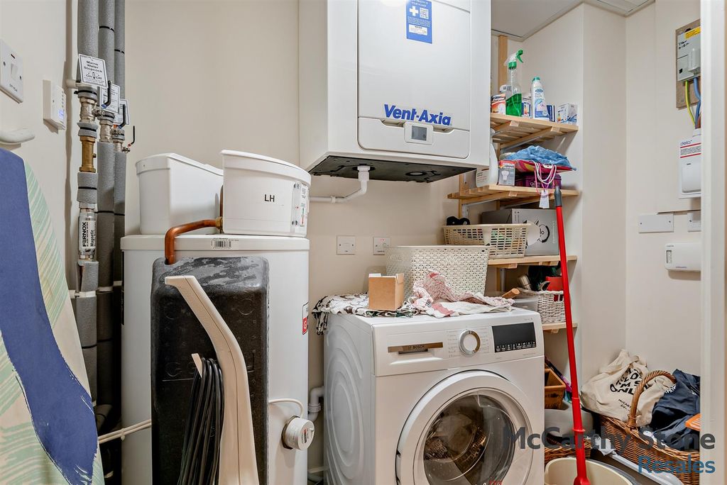 Additional image 14 of 2 bed flat for saleQueen Elizabeth Place, Orchard Lane, Alton GU34