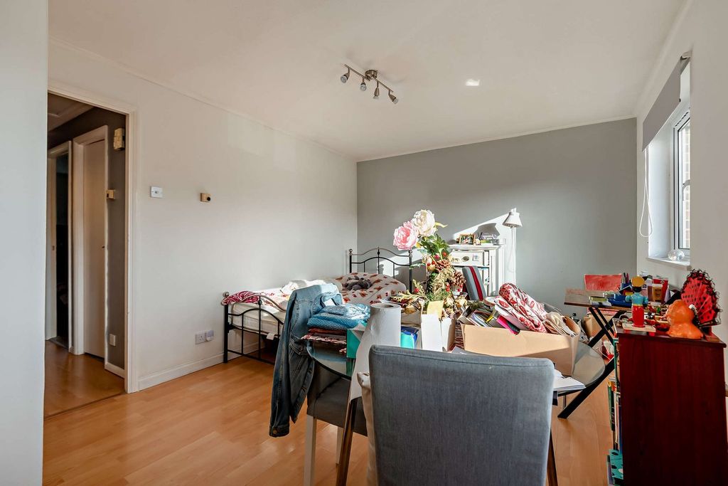 Additional image 4 of 1 bed flat for saleWillowmead Close, Woking GU21