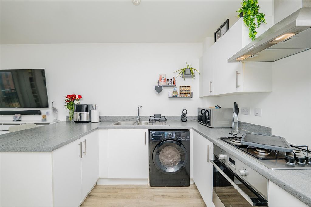 Additional image 5 of 2 bed flat for saleFfordd Penrhyn, Barry CF62