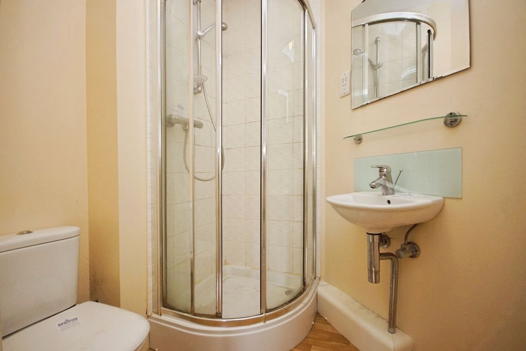 2 bed flat for saleTownsend Close, Dursley, Gloucestershire GL11 photo 5