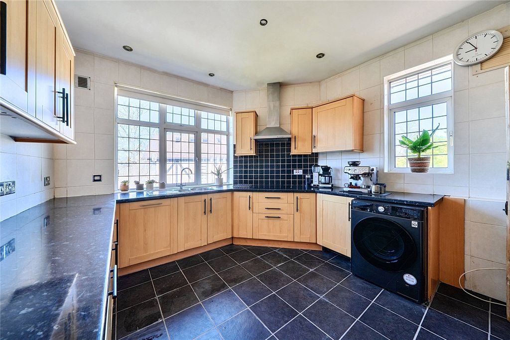 Additional image 4 of 3 bed flat for saleFoxgrove Road, Beckenham BR3