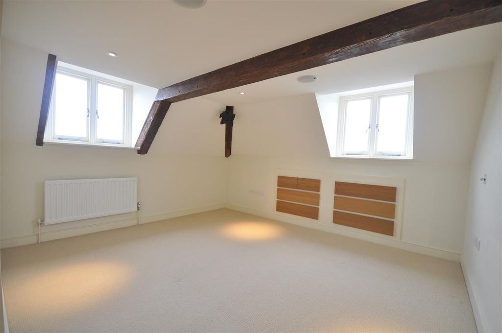 Additional image 8 of 3 bed flat for saleParkers Lane, Ashtead KT21