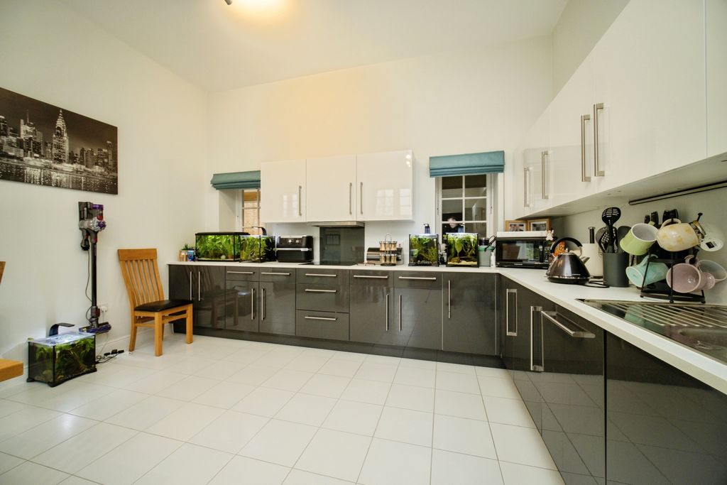 Additional image 8 of 2 bed flat for saleHospital Hill, Aldershot GU11