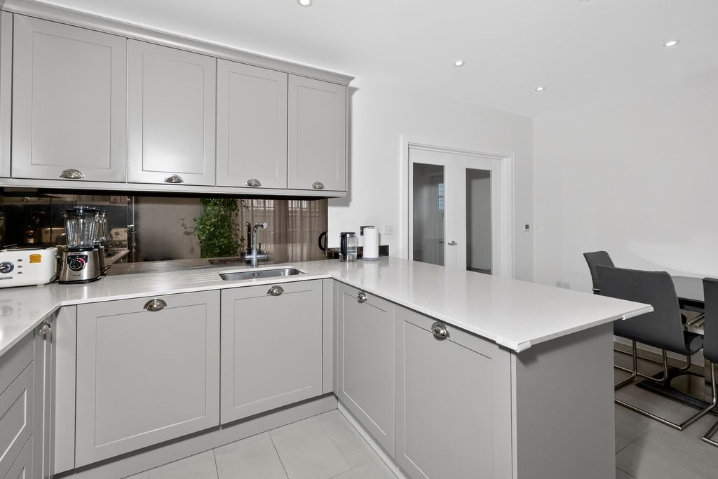 Additional image 4 of 5 bed semi-detached house for saleChamplain Street, Reading RG2