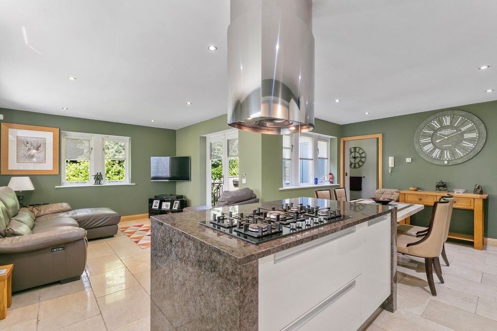 Additional image 2 of 4 bed detached house for salePark Drive, Bingley, West Yorkshire BD16