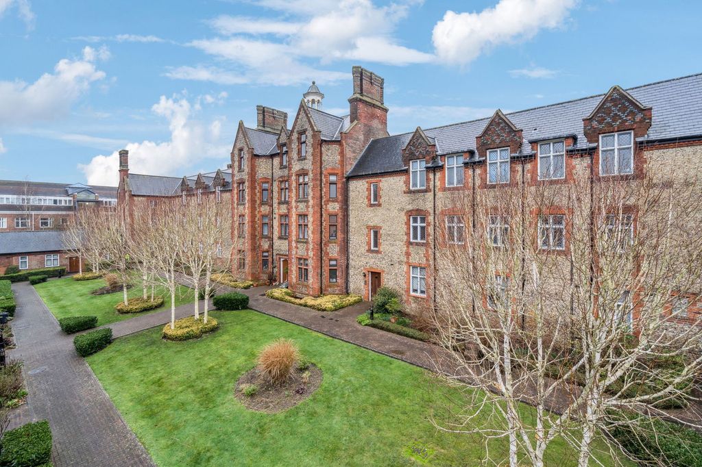2 bed flat for saleWhielden Street, Amersham HP7