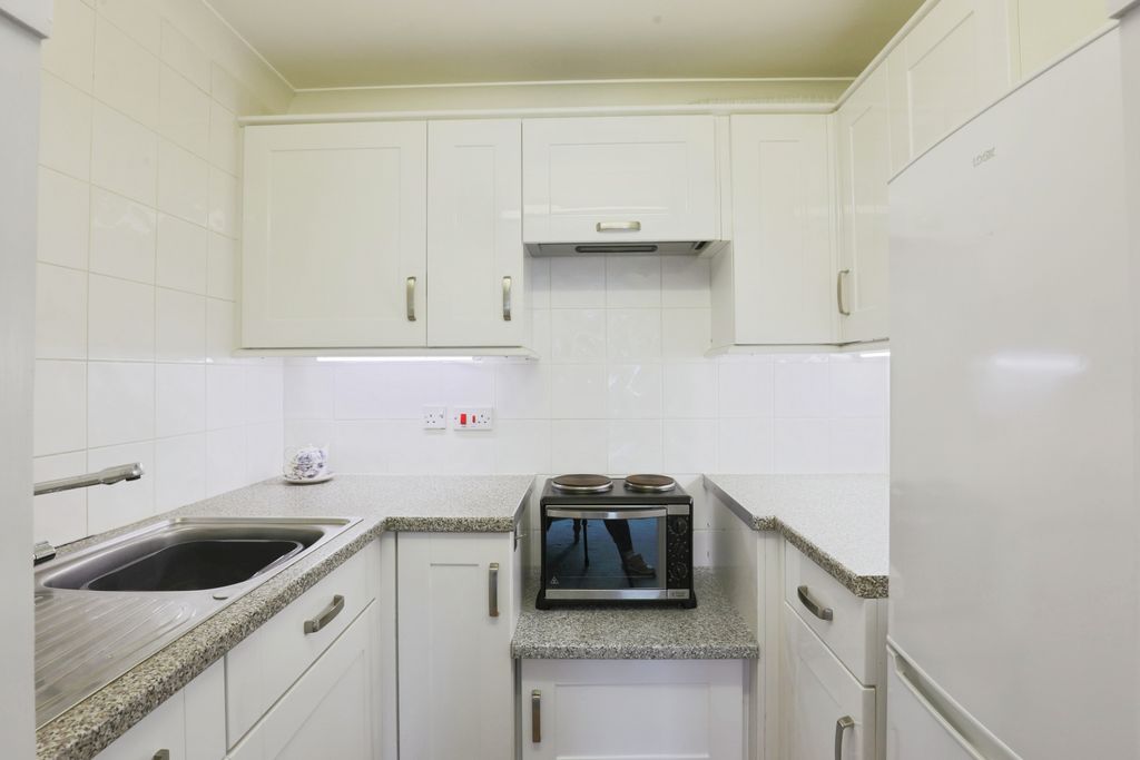 Additional image 9 of 1 bed flat for saleMalin Court, Alcester B49