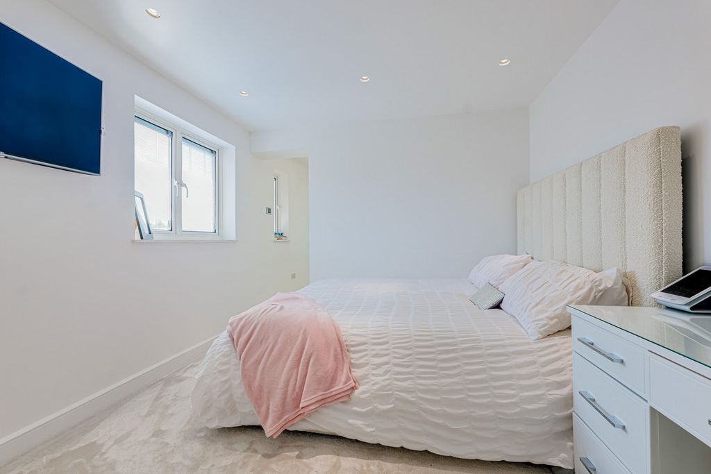 Additional image 33 of 5 bed detached house for saleHomestead Gardens, Hadleigh SS7