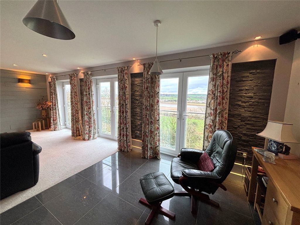 Additional image 7 of 2 bed flat for salePark Avenue, Sticklepath, Barnstaple, Devon EX31