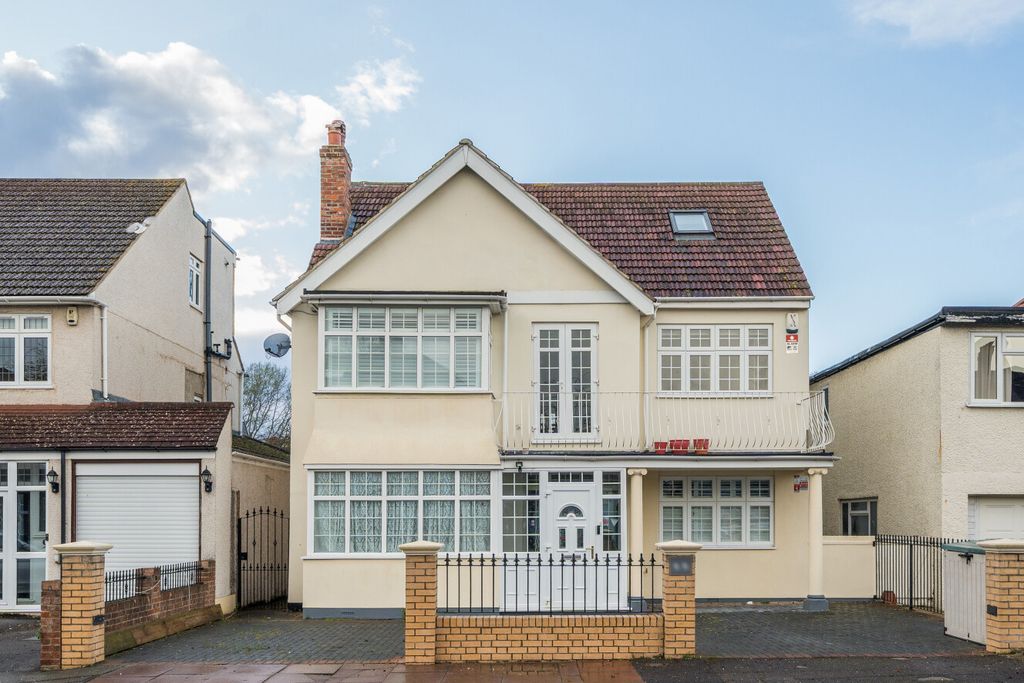4 bed detached house for saleForster Road, Beckenham BR3