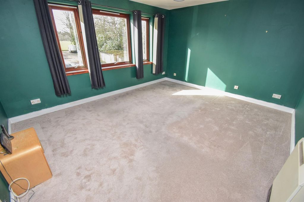 Additional image 6 of 2 bed flat for sale17 Springfield Gardens, Inverness IV3