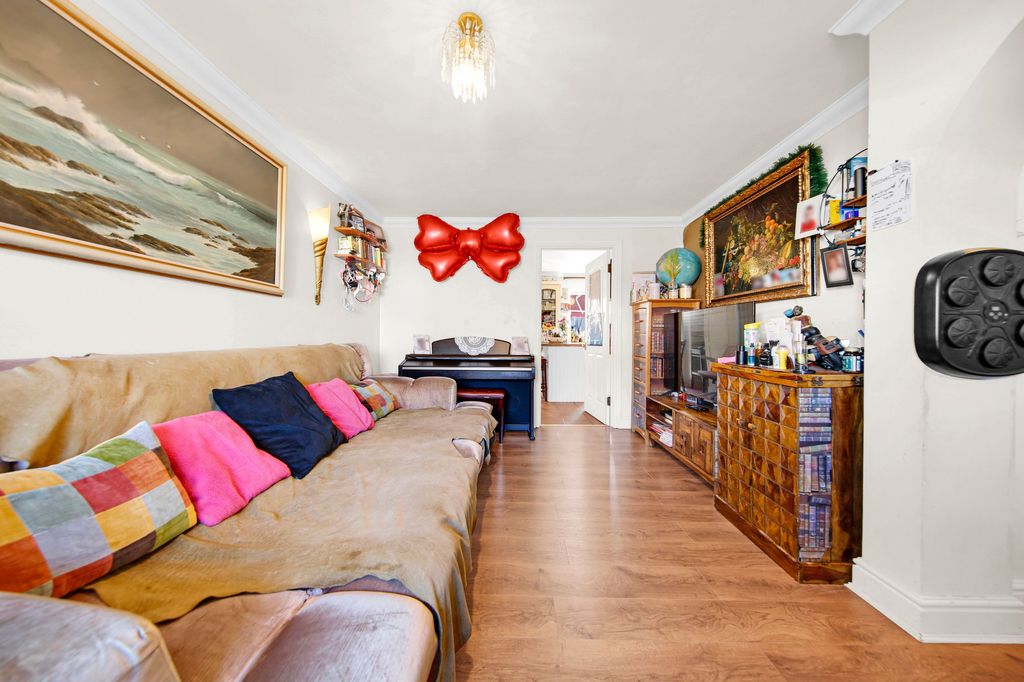 Additional image 7 of 3 bed semi-detached house for saleWaterside Close, Barking IG11