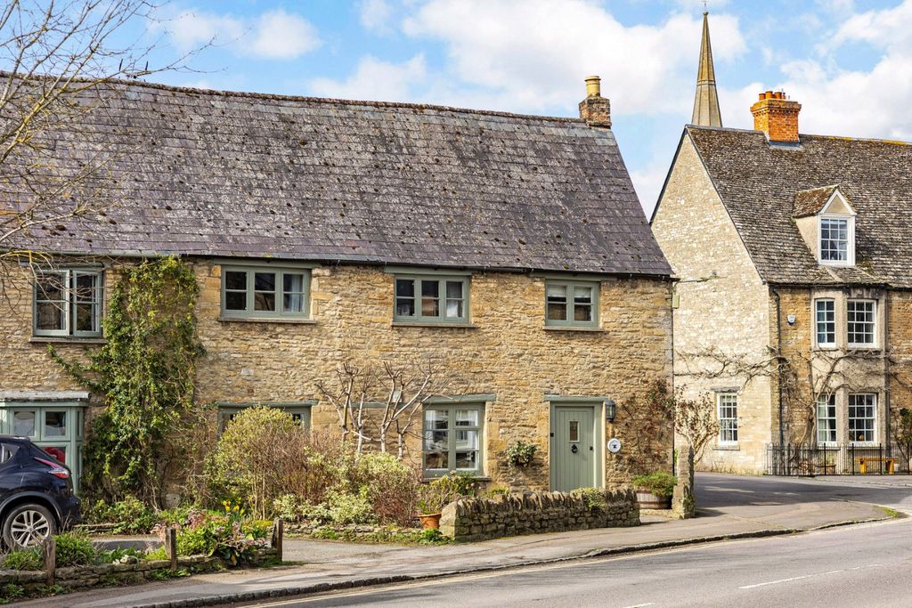 5 bed semi-detached house for saleChurch Street, Bampton, Oxfordshire OX18
